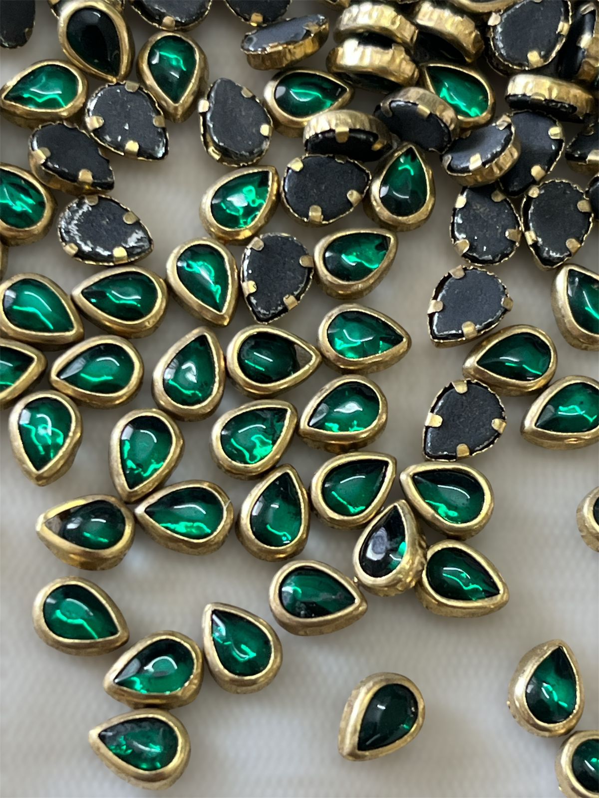 Kundan Drop Glossy 6K